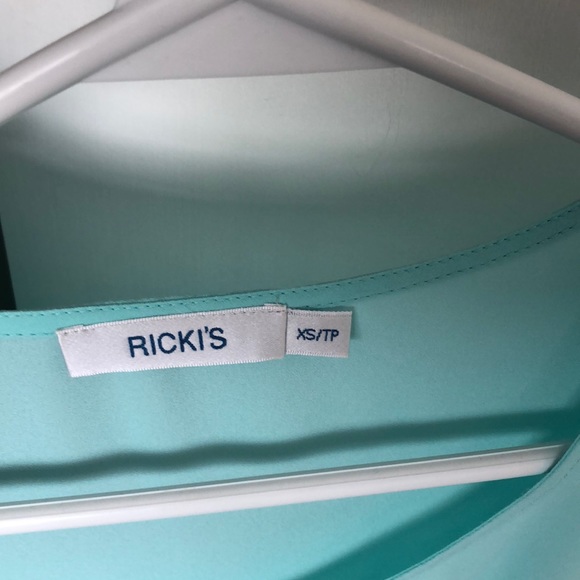 Mint green top - Picture 6 of 6